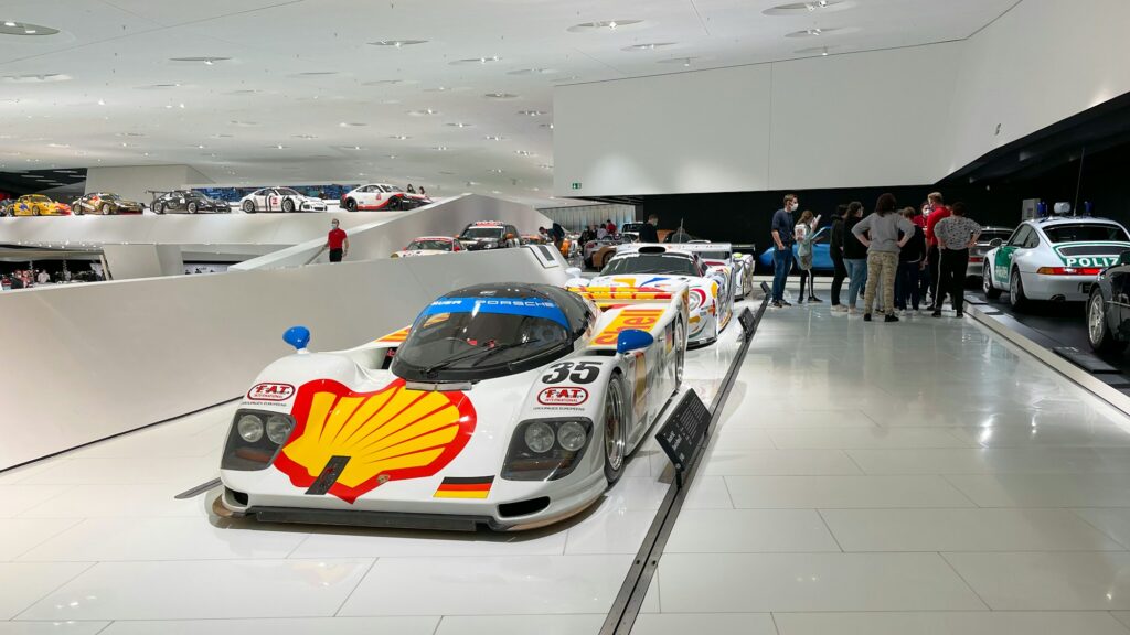 Carros em exposição no Museu Porsche