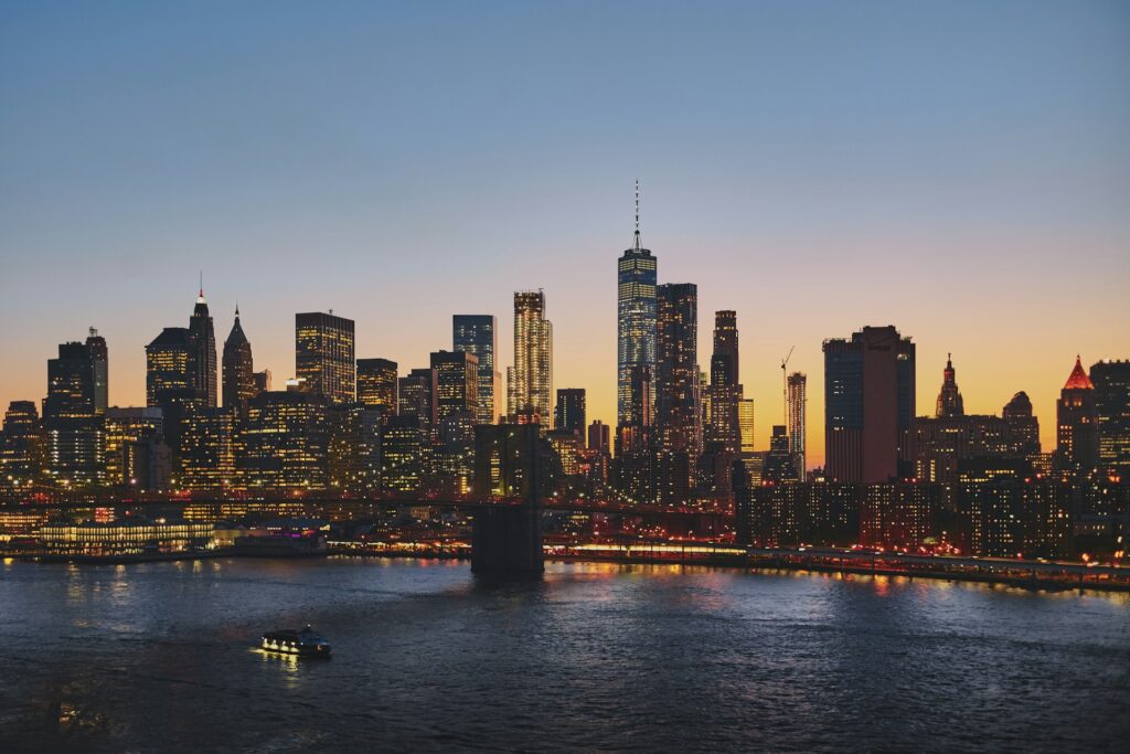 Skyline de Manhattan ao entardecer, em Nova York