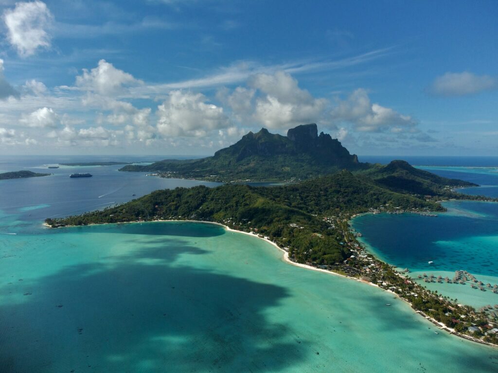 Vista aérea de Bora Bora, na Polinésia Francesa