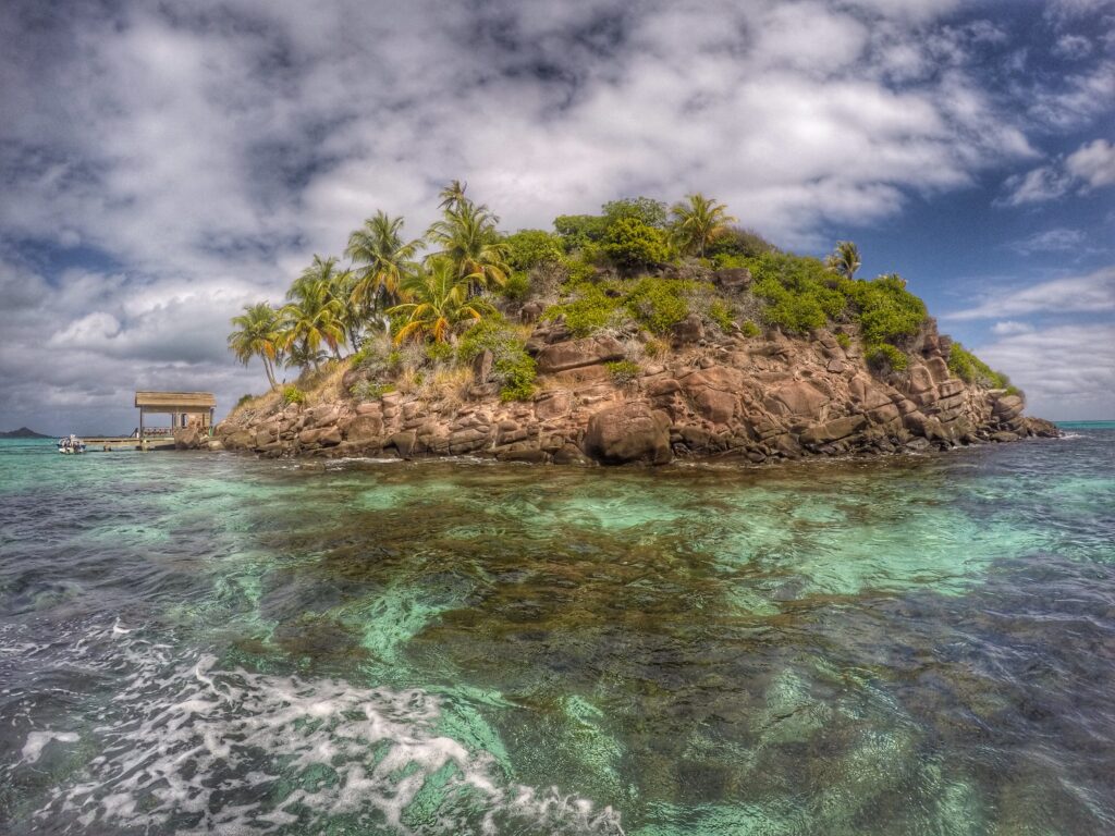 Cayo Cangrejo, ilhota com águas transparentes em Providencia, Colômbia